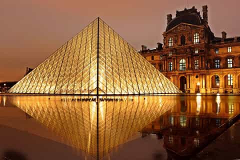 Paris: Louvre by Night Skip-the-Ticket-Line Guided Tour