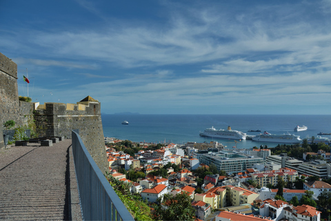 Funchal: 75-minuten stadsrondrit in een Tukxi