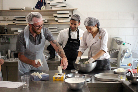 Atenas: clase de cocina griega y cena en la azotea