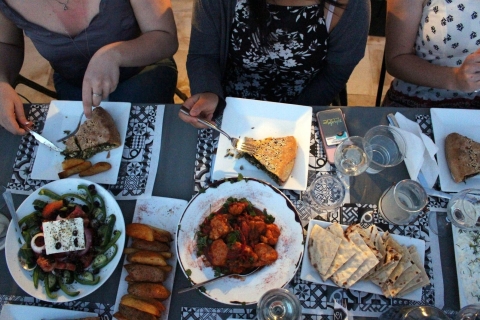 Atenas: clase de cocina griega y cena en la azotea