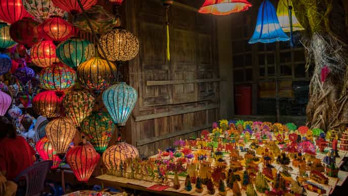 hoi an mysterious night from da nang