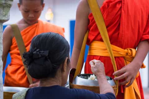 Luang Prabang: Alms Giving Experience