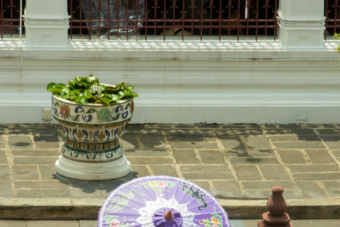 Traditional Thai Makeover, hairdo & Photoshoot at Wat Arun Traditional Makeover & Photoshoot at Wat Arun