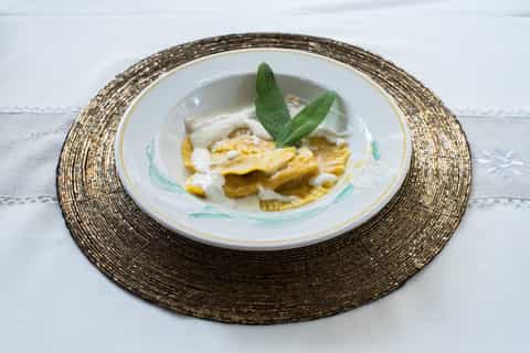 Milan: Market Tour and Lunch or Dinner at a Cesarina's Home