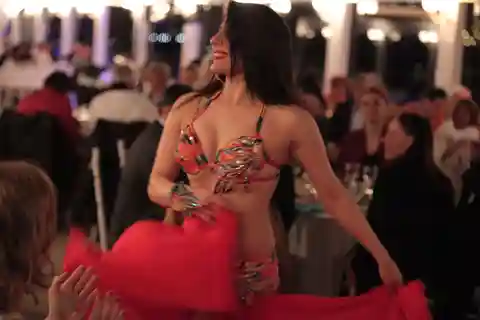 Bosphorus: Dinner Cruise with Live Performances Experience