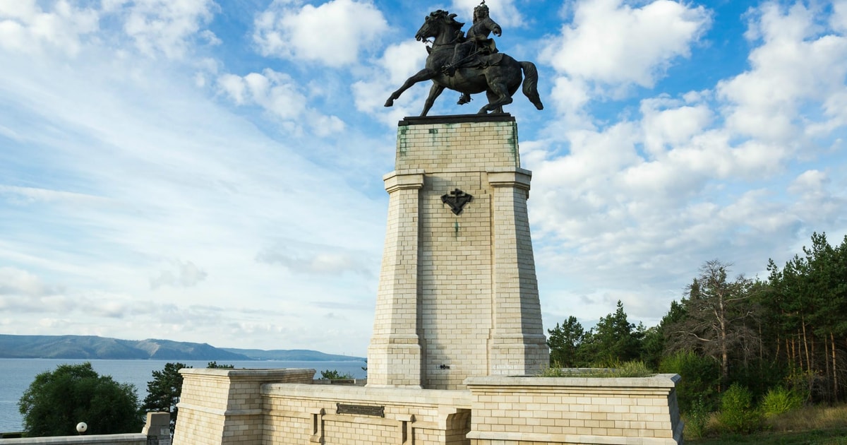 Памятник татищеву в тольятти фото