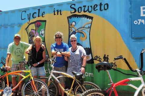 Soweto: Tour de Bicicleta com Guia Local