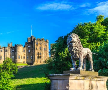 From Edinburgh: Alnwick Castle and Scottish Borders Tour