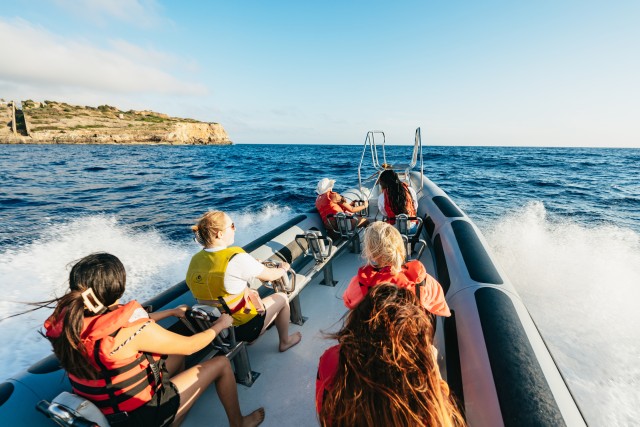 Visit Palma Bay 1-Hour Speedboat Adventure in Palma de Mallorca