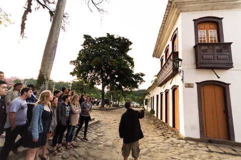 Distrito histórico de Paraty: Excursão a pé com degustação de cachaçaParaty: Excursão a pé em inglês com degustação de cachaça