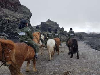 Reykjavik: Rote Lava - Ausritt mit dem Pferd Reykjavik: Rote Lava - Ausritt mit dem Pferd