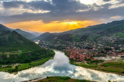 Da Tbilisi: Tour Mtskheta + Gori + Uplistsikhe