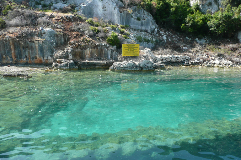 Kalkan: Bootsfahrt zur versunkenen Stadt KekovaAb Kalkan: Bootstour zur versunkenen Stadt Kekova