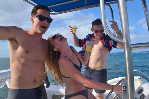 Desde Punta Cana: tour con crucero en catamarán y esnórquel