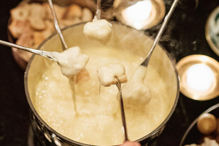 Geneva: Private Fondue Dinner in a Cozy Cheese Shop