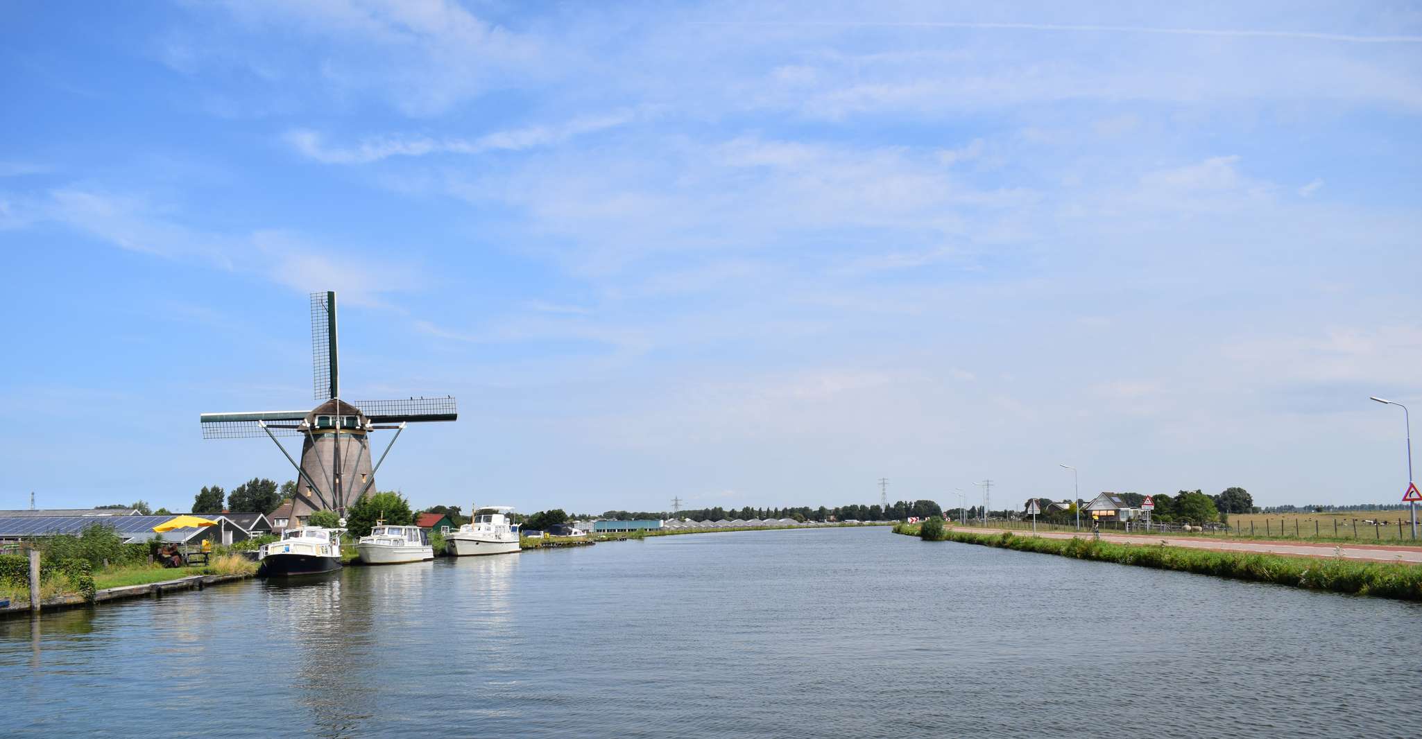Amsterdam: Tour to Keukenhof Gardens with Windmill Cruise photo 7