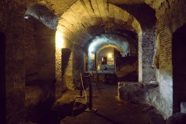 Roma: Recorrido subterráneo fuera de la pista batidaTour en francés