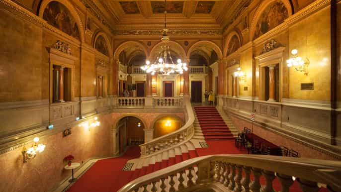 budapest 1.5 hour walking tour opera visit mini concert