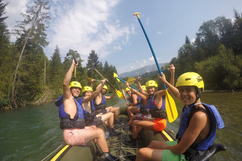 Rafting no rio SavaRafting no rio Sava com 13 KM de comprimento