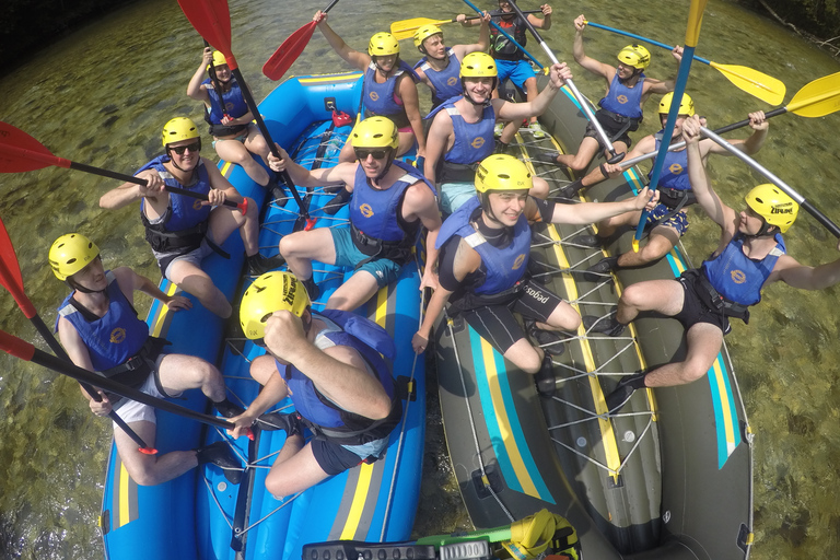 Rafting no rio SavaRafting no rio Sava com 13 KM de comprimento