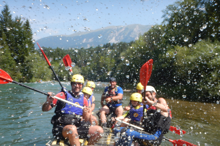 Rafting no rio SavaRafting no rio Sava com 13 KM de comprimento