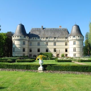 From Amboise: Villandry, Wineries, & Family Castle