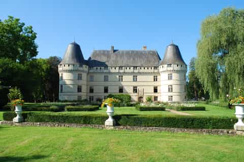 From Amboise: Villandry, Wineries, & Family Castle