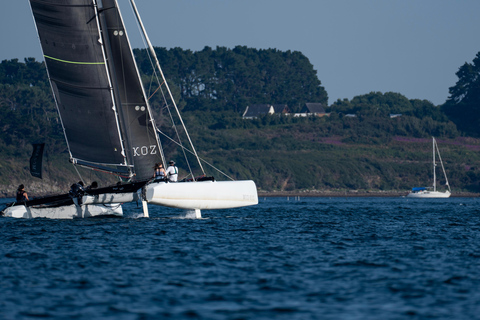 Embark in Larmor-Baden: discover our Extreme 40 catamaran. Full-day sailing, 6:30 a.m.