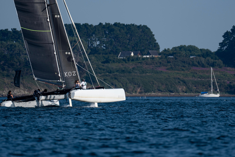 Embark in Larmor-Baden: discover our Extreme 40 catamaran. Full-day sailing, 6:30 a.m.