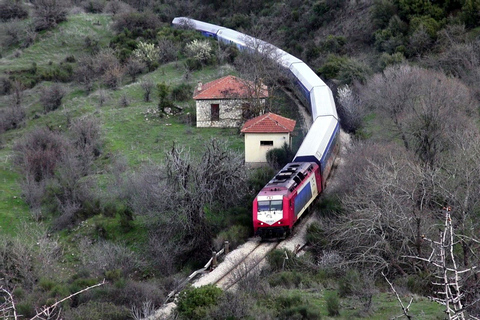 Desde Atenas: viaje a Meteora en tren con alojamiento.Dos días en Meteora desde Atenas