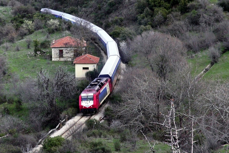 Von Athen: Fahrt mit dem Zug nach Meteora mit ÜbernachtungZwei Tage in Meteora von Athen