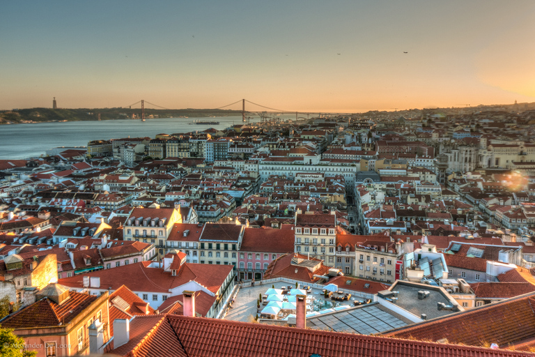 Lisbon's historic old town in a tuk-tuk in German Lissabon Historische Altstadt im Tuktuk auf Deutsch