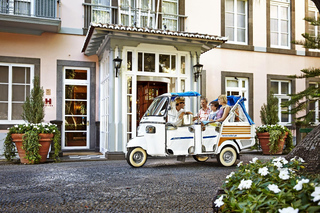 Lissabons historische Altstadt in einem Tuk-Tuk auf Deutsch
