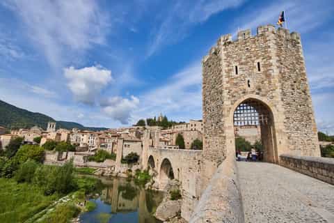 Barcelona: Full-Day Medieval Guided Tour with Lunch