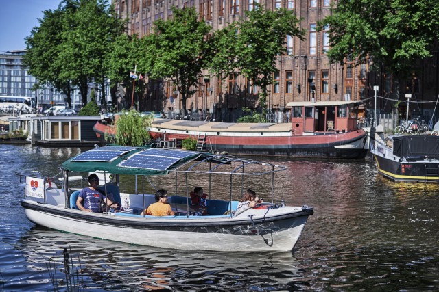 Visit Amsterdam: Private Canal Tour in Amsterdam