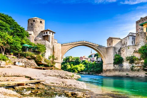 Da Spalato e Trogir: Tour di Mostar con le cascate di Kravica