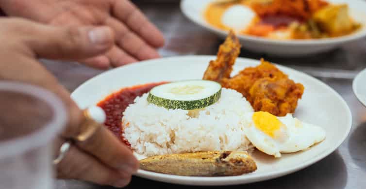 Singapore: Private Food Tour – 10 Tastings with Locals photo 7