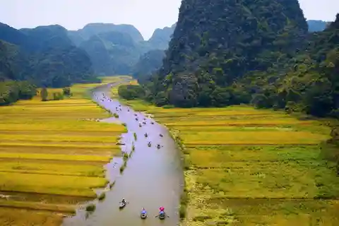 Trang An et Tam Coc : excursion d'une journée avec bateau au départ de Hanoi