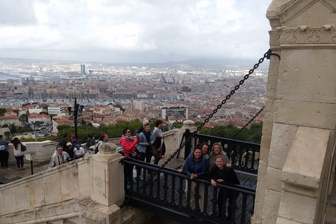 Marseille : visite à pied du centre-ville privé avec croisièreVisite privée avec point de rencontre