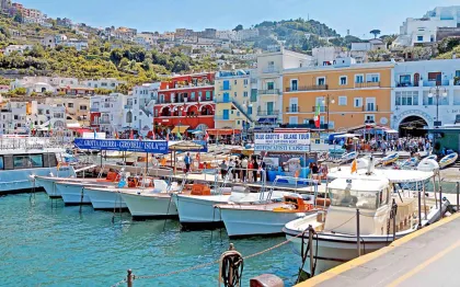 Capri: Tagesausflug mit Blauer Grotte, Standseilbahn & Mittagessen