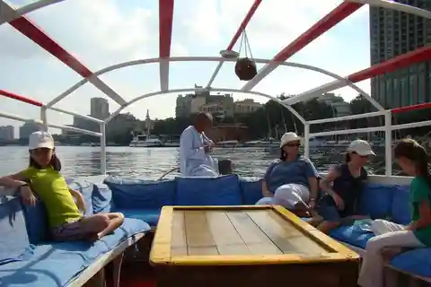 O Nilo: Passeio de Felucca com Refeição e Transferes