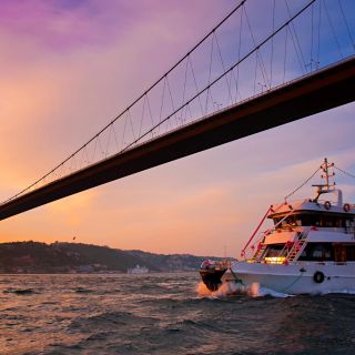 Istanbul: Sunset Bosphorus Boat Tour