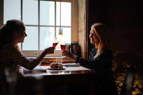 Porto: Tour Particular à Noite c/ Bebidas e Petiscos