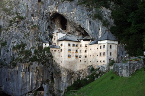 Halve dagtour Postojna-grot en kasteel Predjama