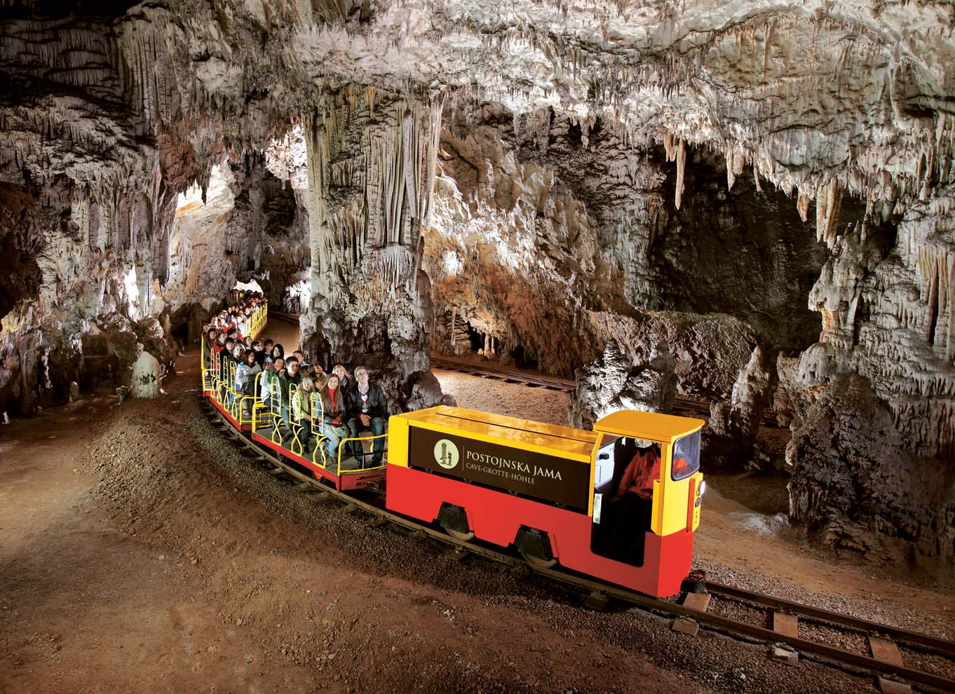 Ljubljana: Tur med en lille gruppe til Postojna-grotten og Predjama-slottet