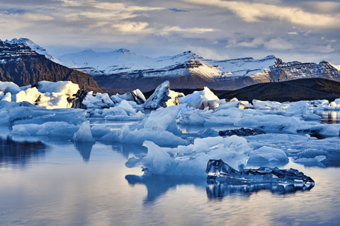 Costa meridionale dell&#039;Islanda: tour di 2 giorni della Grotta del Ghiaccio Blu e di JokulsarlonCosta meridionale dell&#039;Islanda: grotta di ghiaccio blu di 2 giorni e tour di Jokulsar