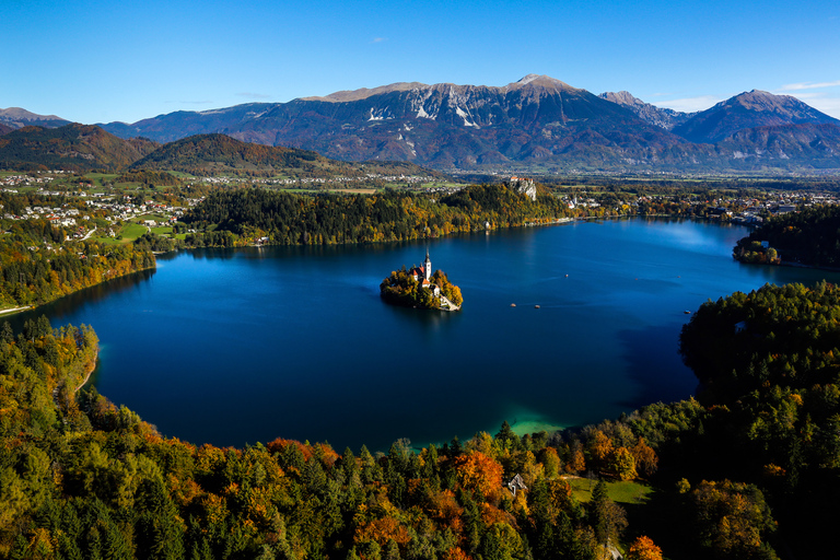 Lubiana: Tour di un giorno del lago di Bled, delle grotte di Postumia e di Predjama