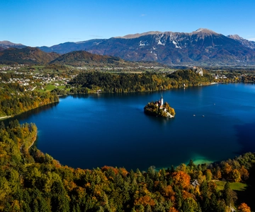 Lubiana: Tour di un giorno del lago di Bled, delle grotte di Postumia e di Predjama