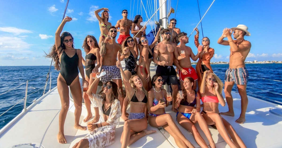 Full Experience Isla Mujeres Food aboard + Drinks + Snorkel GetYourGuide
