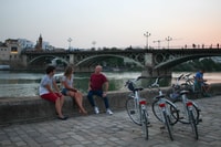 Séville, tour en vélo de 3 heures du coucher du soleil - Hizvo